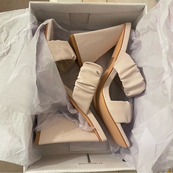 Heeled square toe mules - Picture 2 of 7